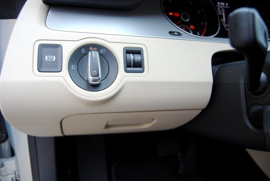 Volkswagen Passat CC 2008 года  (фото 80 из 121)